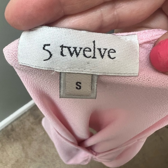 Excellent Condition - Pretty pink knit blouse with gathered detail. - Picture 3 of 3